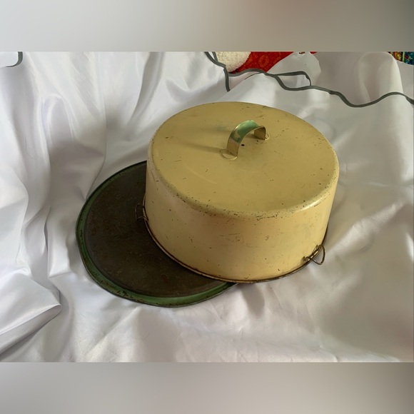 Vintage Yellow Cake Carrier - Picture 3 of 16